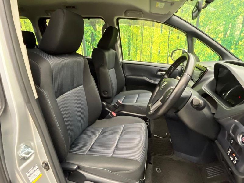2014 Toyota Voxy DBA-ZRR80W (UW-6aa616a0edcad)[22]