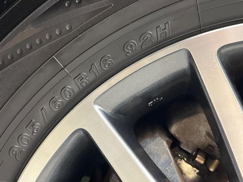 2014 Toyota Voxy DBA-ZRR80W (UW-6aa616a0edcad)[8]
