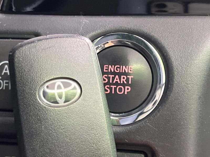 2021 Toyota Noah 3BA-ZRR80W (UW-6aa616adb4d64)[21]