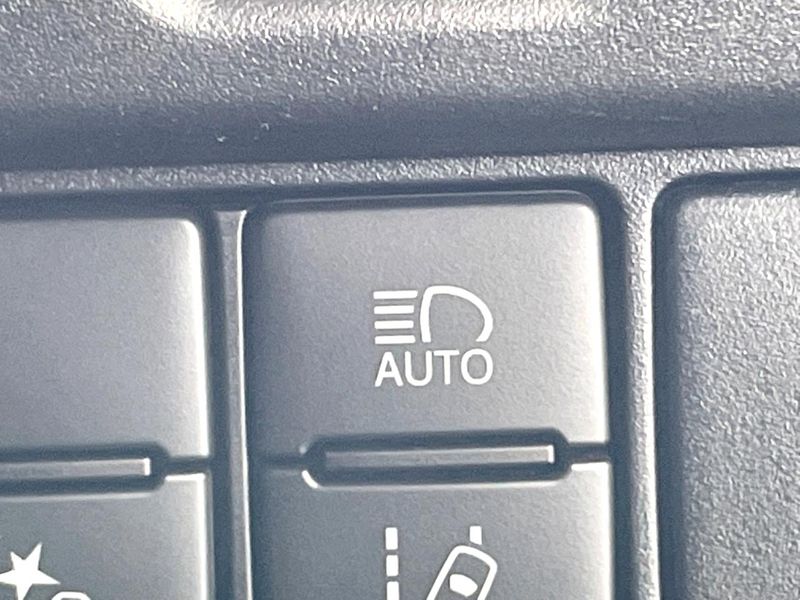 2021 Toyota Voxy 3BA-ZRR80W (UW-6aa616af18a52)[20]