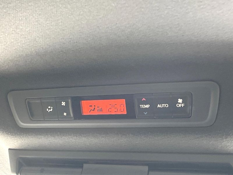 2021 Toyota Voxy 3BA-ZRR80W (UW-6aa616af18a52)[17]