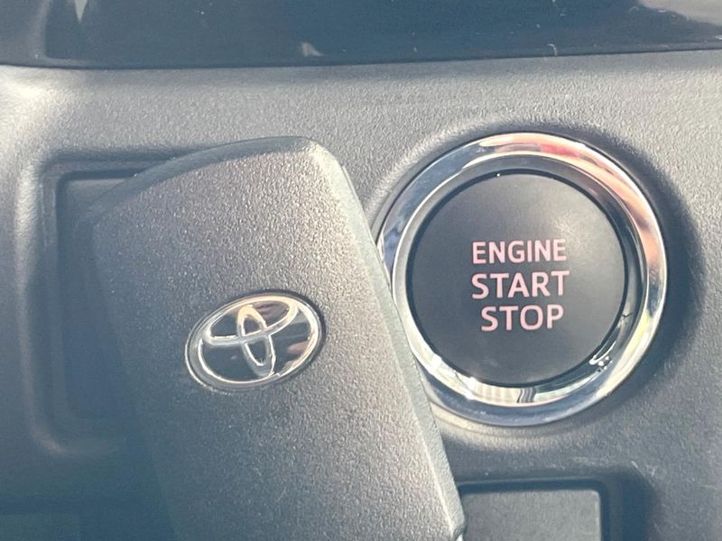 2021 Toyota Voxy 3BA-ZRR80W (UW-6aa616af18a52)[24]