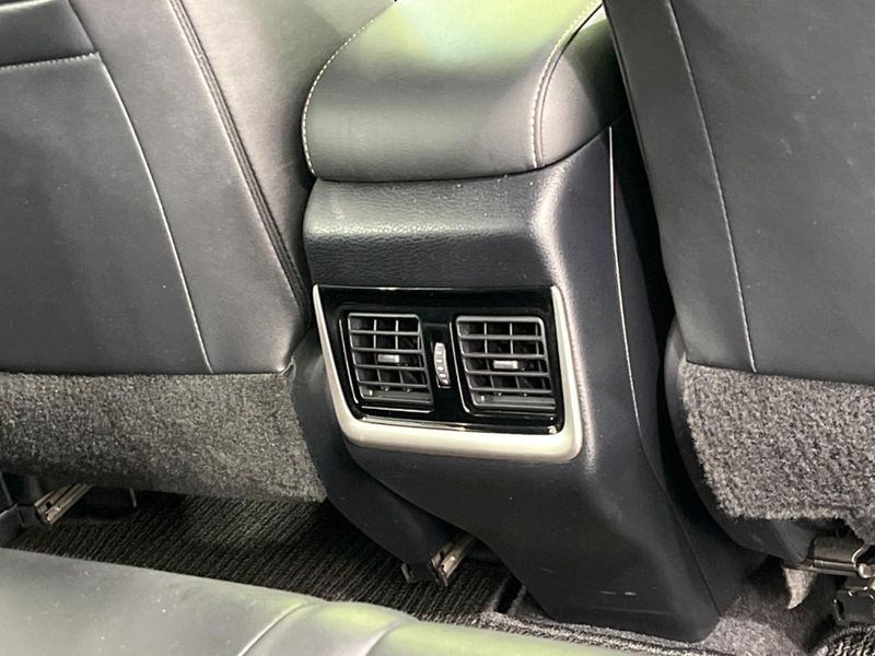 2018 Toyota Harrier DBA-ZSU60W (UW-6aa616b8187bc)[23]