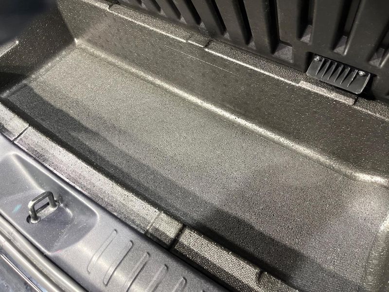 2018 Toyota Prius α DAA-ZVW40W (UW-6aa616c9f2e11)[15]