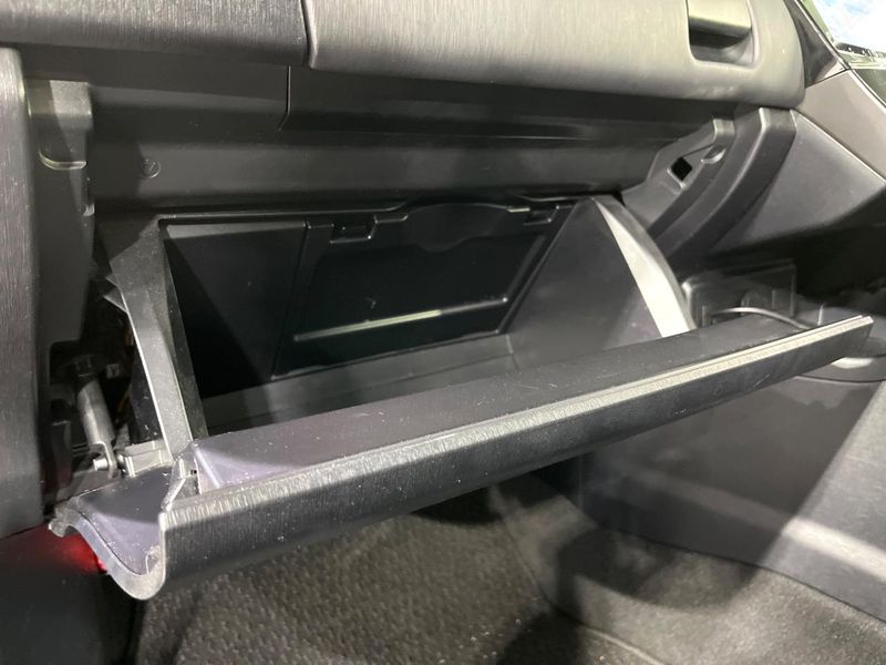 2018 Toyota Prius α DAA-ZVW40W (UW-6aa616c9f2e11)[26]