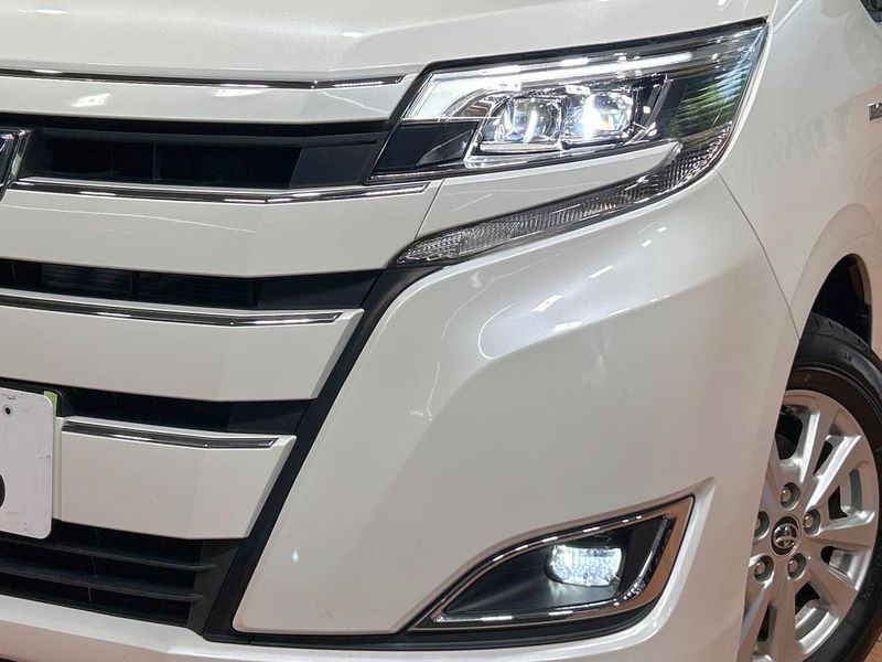 2017 Toyota Noah DAA-ZWR80G (UW-6aa616e3cc4dd)[6]