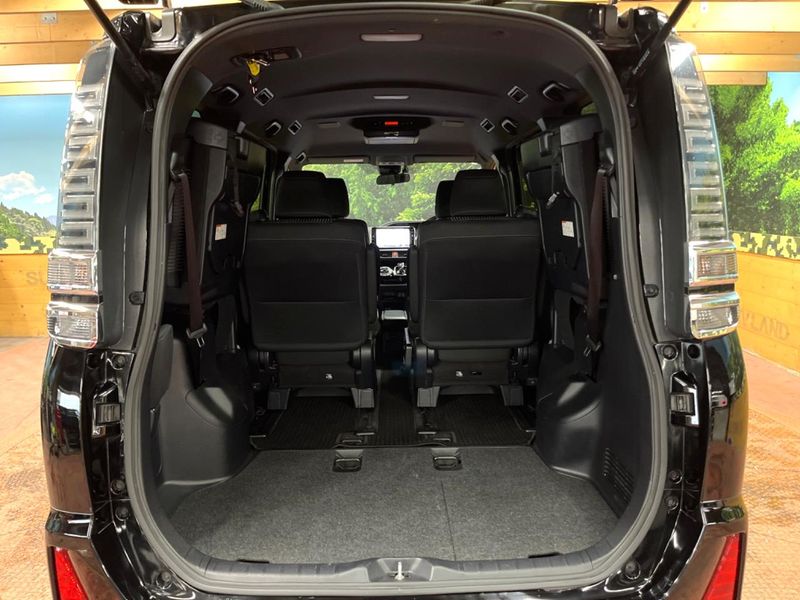 2018 Toyota Voxy DAA-ZWR80W (UW-6aa616e499472)[11]