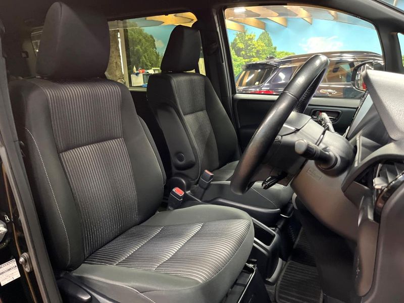 2018 Toyota Voxy DAA-ZWR80W (UW-6aa616e499472)[16]