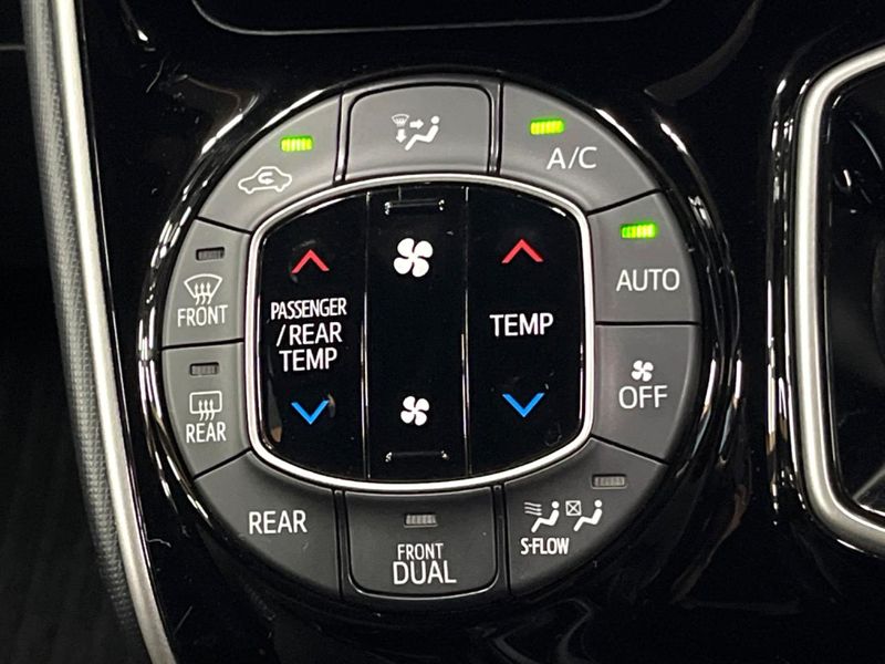 2018 Toyota Voxy DAA-ZWR80W (UW-6aa616e499472)[29]