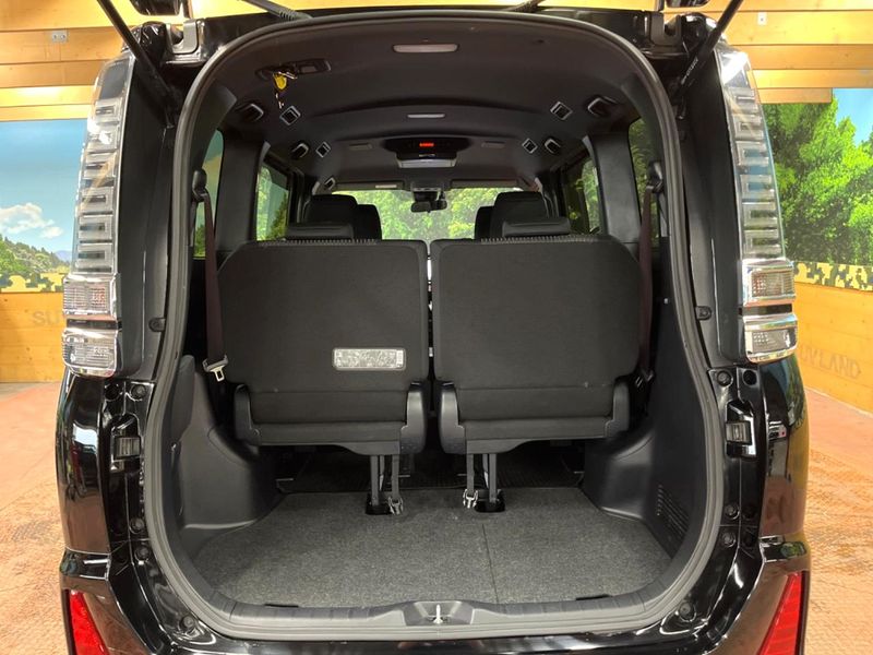 2018 Toyota Voxy DAA-ZWR80W (UW-6aa616e499472)[12]
