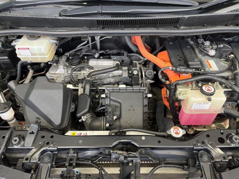 2018 Toyota Voxy DAA-ZWR80W (UW-6aa616e530d5f)[4]