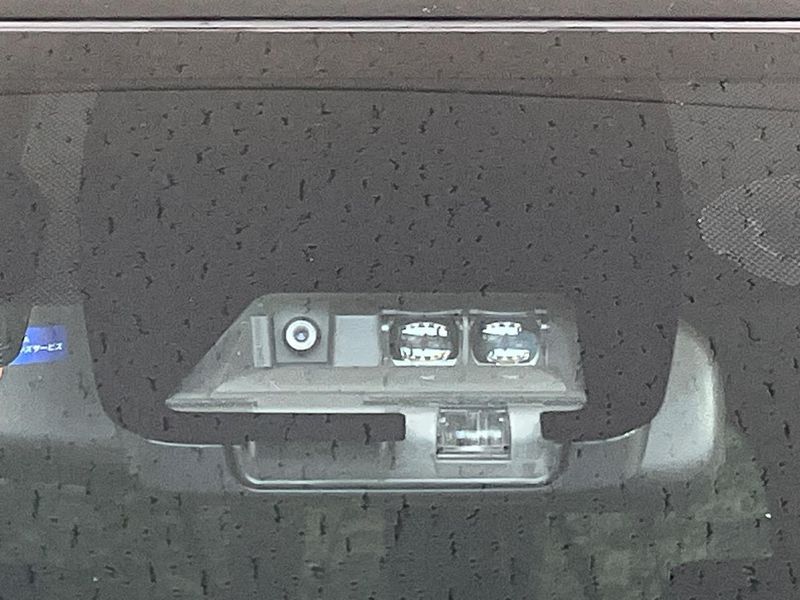 2018 Toyota Voxy DAA-ZWR80W (UW-6aa616e530d5f)[5]