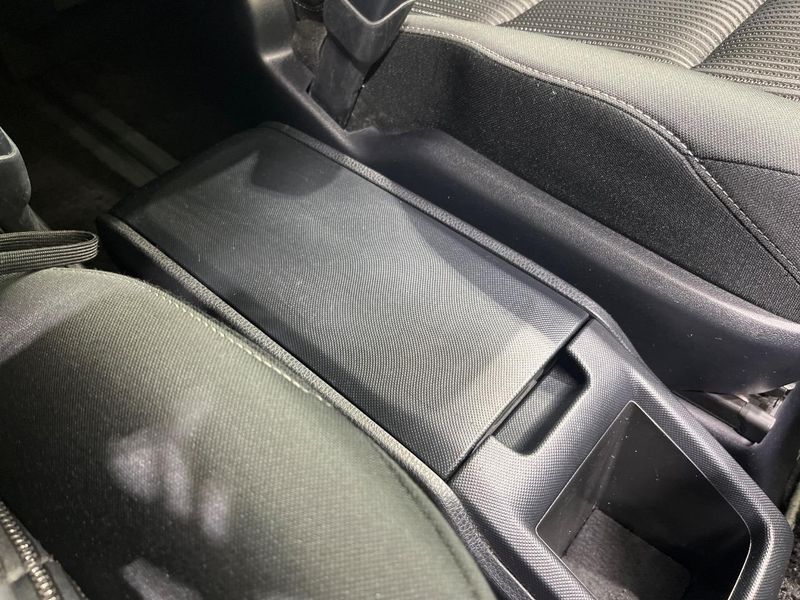 2018 Toyota Voxy DAA-ZWR80W (UW-6aa616e530d5f)[23]
