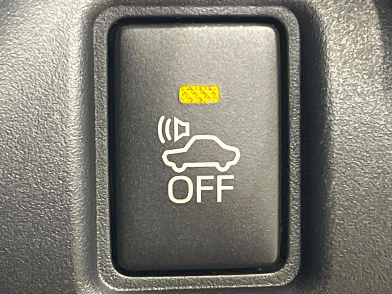 2018 Toyota Voxy DAA-ZWR80W (UW-6aa616e530d5f)[25]