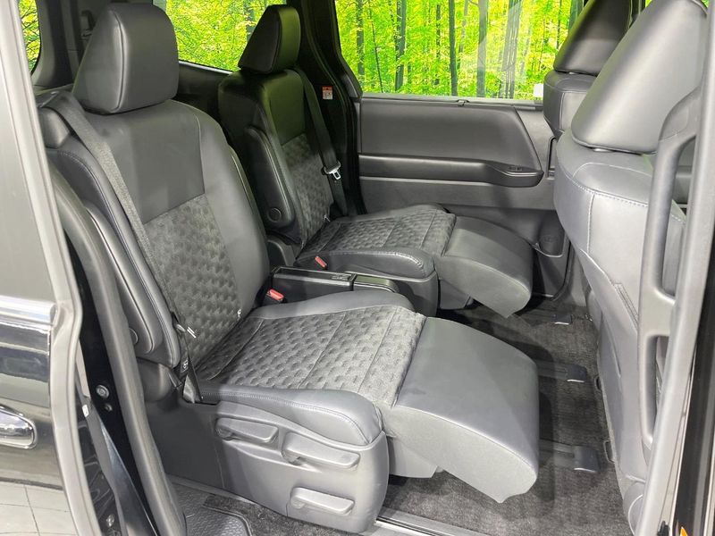 2023 Toyota Voxy 6AA-ZWR90W (UW-6aa616eb8d236)[15]