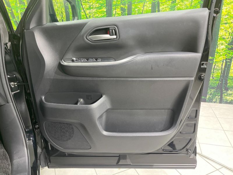 2023 Toyota Voxy 6AA-ZWR90W (UW-6aa616eb8d236)[27]