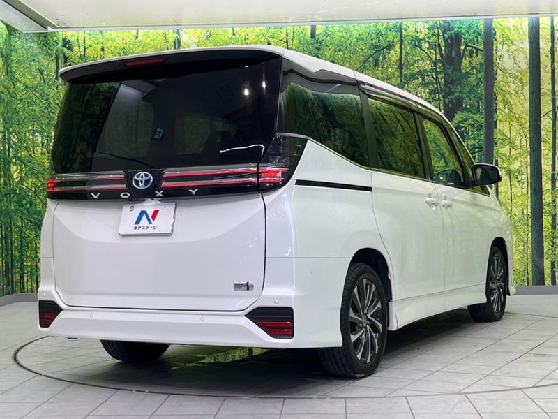 2023 Toyota Voxy 6AA-ZWR90W (UW-6aa616ec9170f)[27]