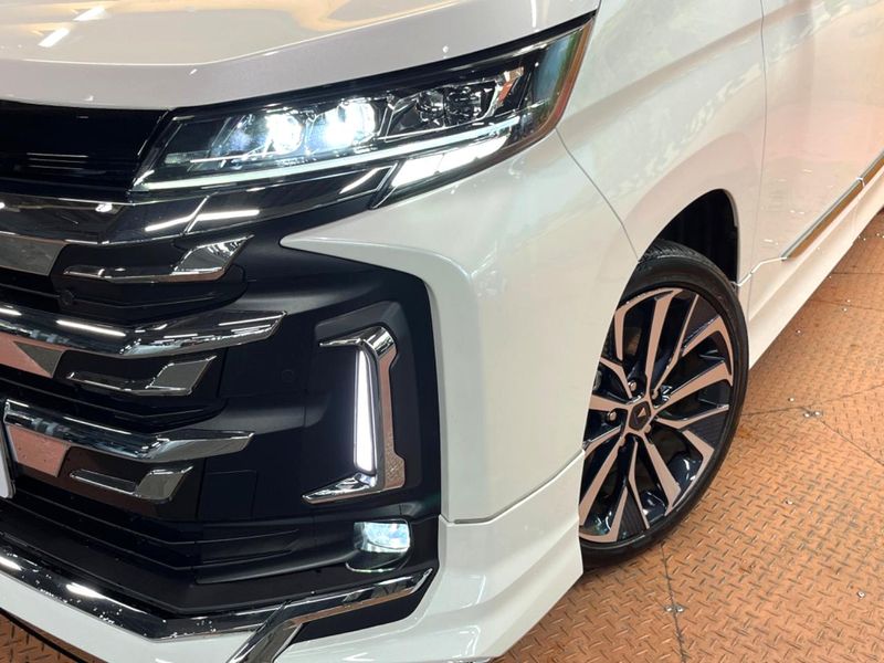 2023 Toyota Noah 6AA-ZWR90W (UW-6aa616ef54926)[15]