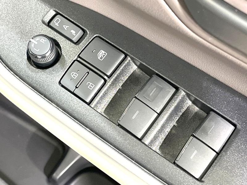2023 Toyota Noah 6AA-ZWR90W (UW-6aa616efe5ebc)[9]