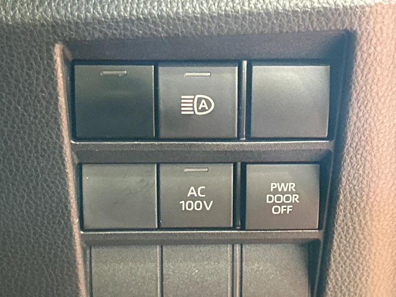2024 Toyota Voxy 6AA-ZWR90W (UW-6aa616f3054ad)[5]