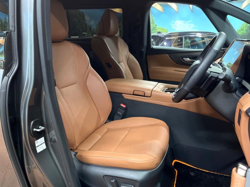 2025 Toyota Vellfire Hybrid 6AA-AAHH40W (UW-6aa76402386a0)[16]