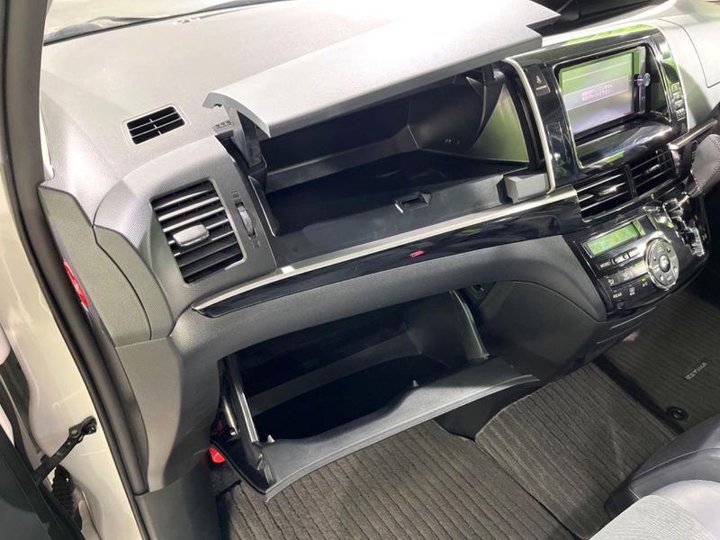 2013 Toyota Estima DBA-ACR50W (UW-6aa7640f97671)[4]