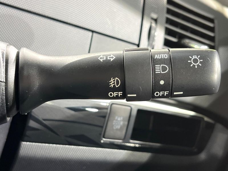 2013 Toyota Estima DBA-ACR50W (UW-6aa7640f97671)[19]