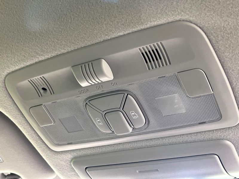 2013 Toyota Estima DBA-ACR50W (UW-6aa7640f97671)[16]