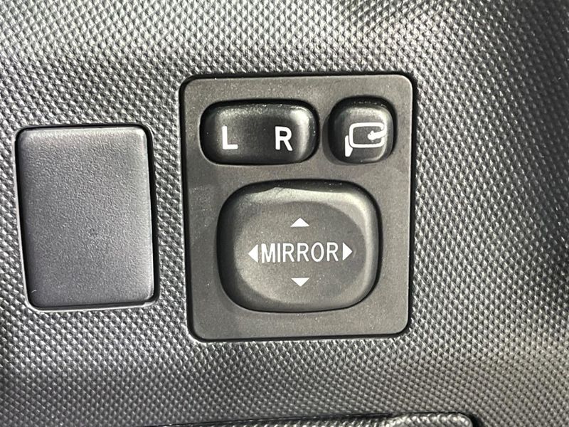 2013 Toyota Estima DBA-ACR50W (UW-6aa7640f97671)[12]