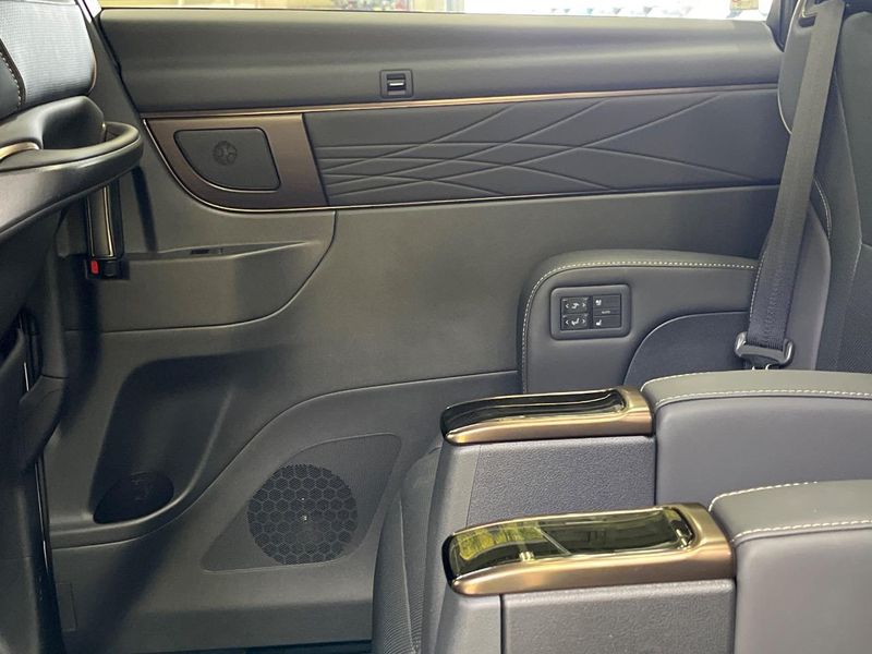 2025 Toyota Alphard 3BA-AGH40W (UW-6aa7643195396)[16]