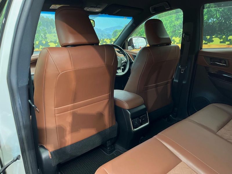 2018 Toyota Harrier Hybrid DAA-AVU65W (UW-6aa7643d18d5b)[25]