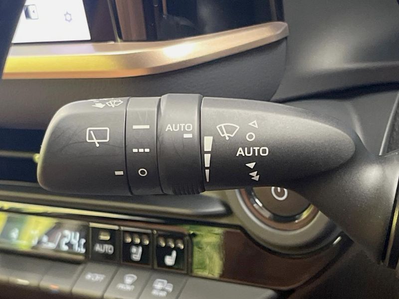 2023 Toyota Crown Sports 6AA-AZSH36W (UW-6aa7646712b1b)[17]