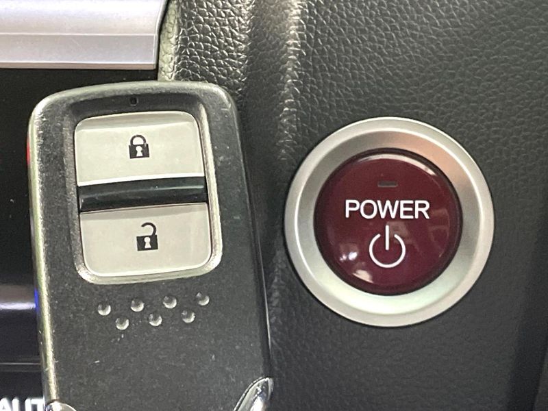 2015 Honda Fit Hybrid DAA-GP5 (UW-6aa7651f3c4ea)[25]
