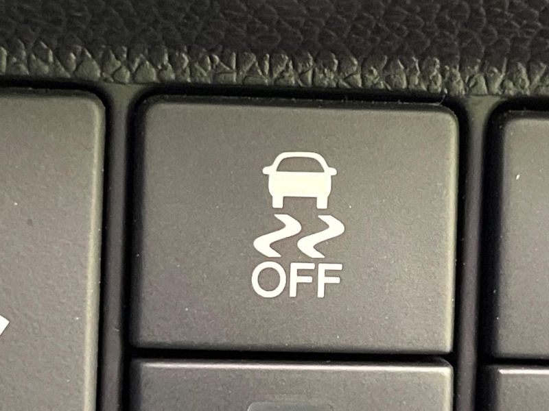 2018 Honda Fit Hybrid DAA-GP5 (UW-6aa7651fa8b1a)[9]