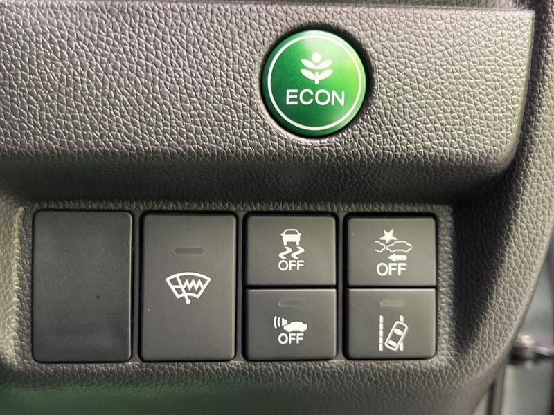 2018 Honda Fit Hybrid DAA-GP5 (UW-6aa7651fa8b1a)[8]