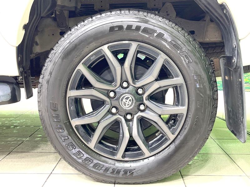 2022 Toyota Hilux 3DF-GUN125 (UW-6aa76536767d1)[11]