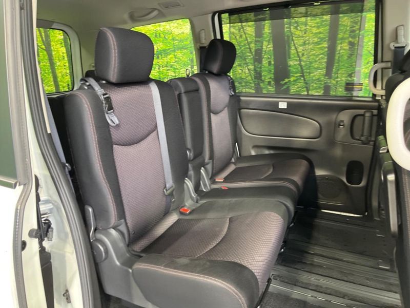 2013 Nissan Serena DAA-HFC26 (UW-6aa765599b1c8)[29]