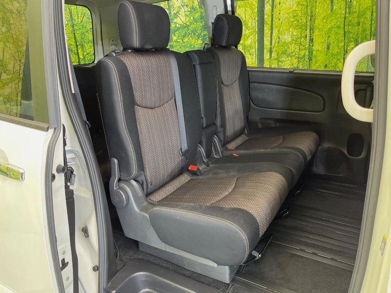 2015 Nissan Serena DAA-HFC26 (UW-6aa7655c1ba08)[14]