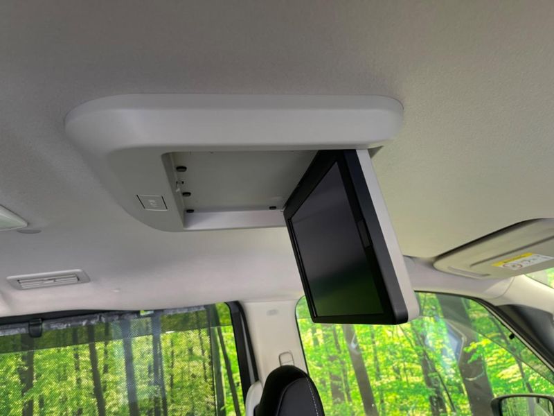 2018 Nissan Serena DAA-HFC27 (UW-6aa7655d26626)[29]