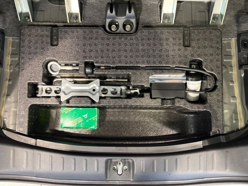 2014 Honda N-BOX CUSTOM DBA-JF1 (UW-6aa7657e5b738)[25]