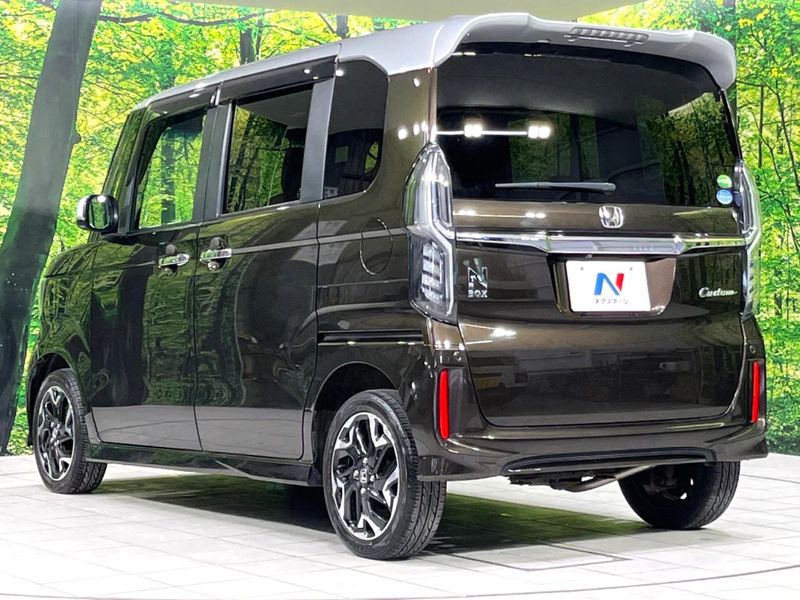 2018 Honda N-BOX CUSTOM DBA-JF4 (UW-6aa765b02d0d3)[26]