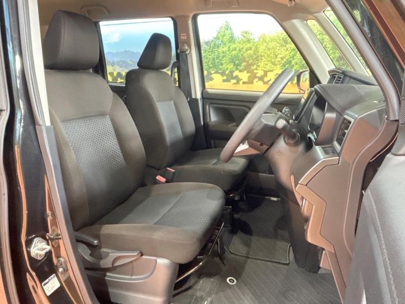 2020 Toyota Roomy 5BA-M900A (UW-6aa7665e0da5f)[24]