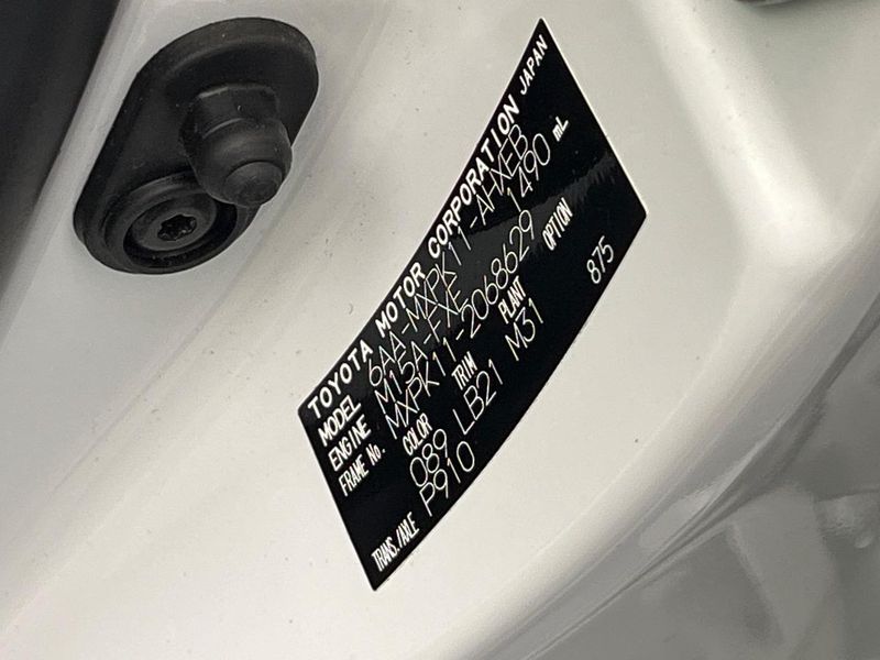 2022 Toyota Aqua 6AA-MXPK11 (UW-6aa767053340e)[1]