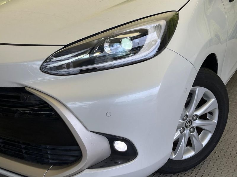2022 Toyota Aqua 6AA-MXPK11 (UW-6aa767053340e)[9]