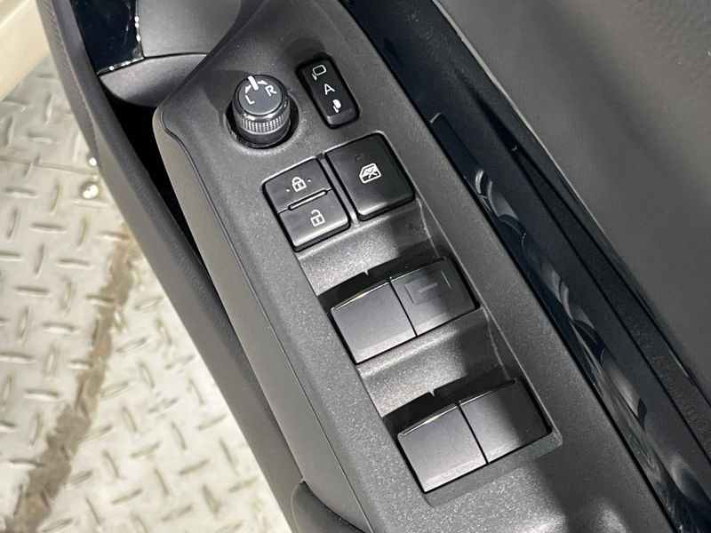 2023 Toyota Aqua 6AA-MXPK11 (UW-6aa7670656205)[22]