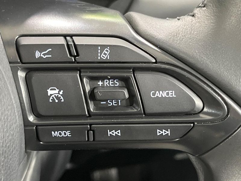 2025 Toyota Aqua 6AA-MXPK16 (UW-6aa7670997a37)[22]
