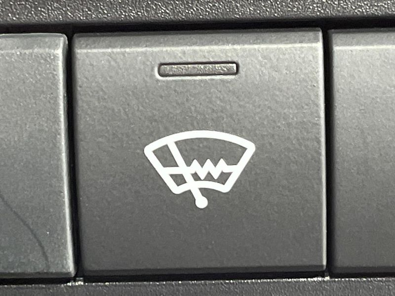 2025 Toyota Aqua 6AA-MXPK16 (UW-6aa7670997a37)[15]