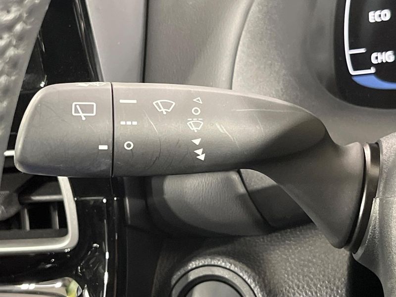 2025 Toyota Aqua 6AA-MXPK16 (UW-6aa7670997a37)[23]