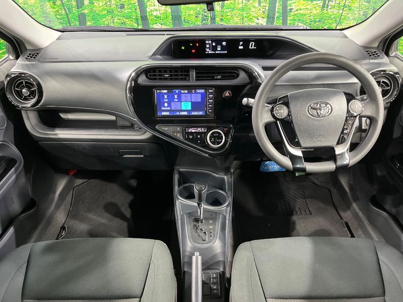 2019 Toyota Aqua DAA-NHP10 (UW-6aa7674421ec9)[24]