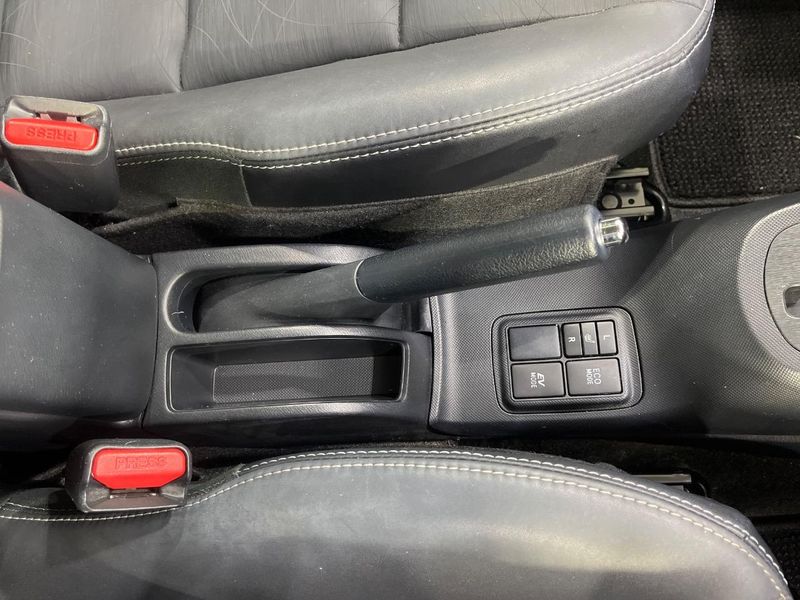 2013 Toyota Aqua DAA-NHP10 (UW-6aa7674682c93)[23]